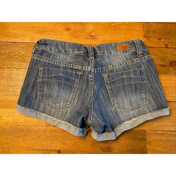 RSQ Jeans size 3 Malibu shorts blue denim women’s Tilly’s misses junior - Picture 4 of 6